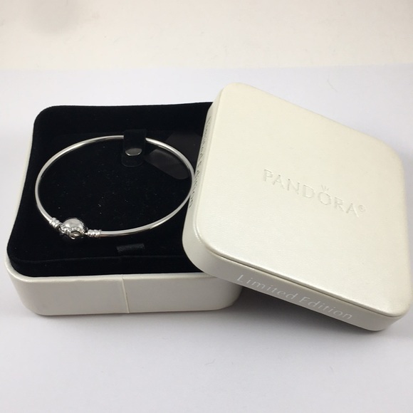 NEW Pandora limited Edition Dainty Bow Bangle 19cm - Picture 1 of 5
